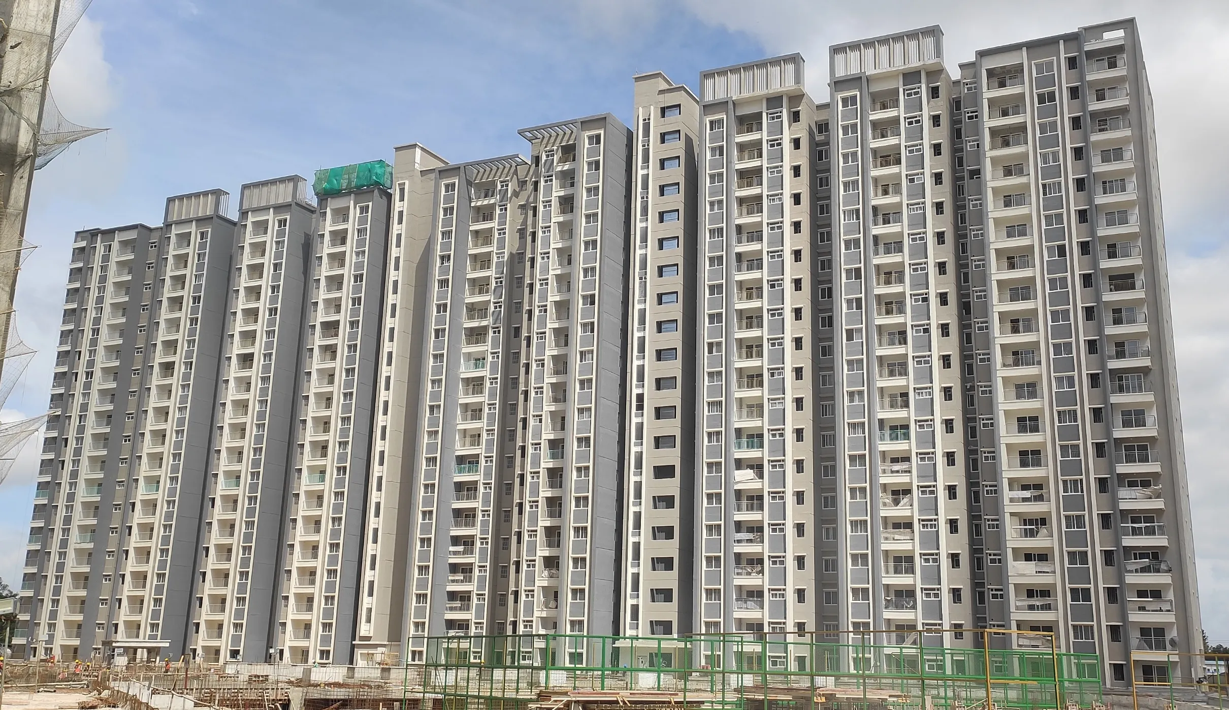 TOWER D & E –External  painting activities are in  progress.
