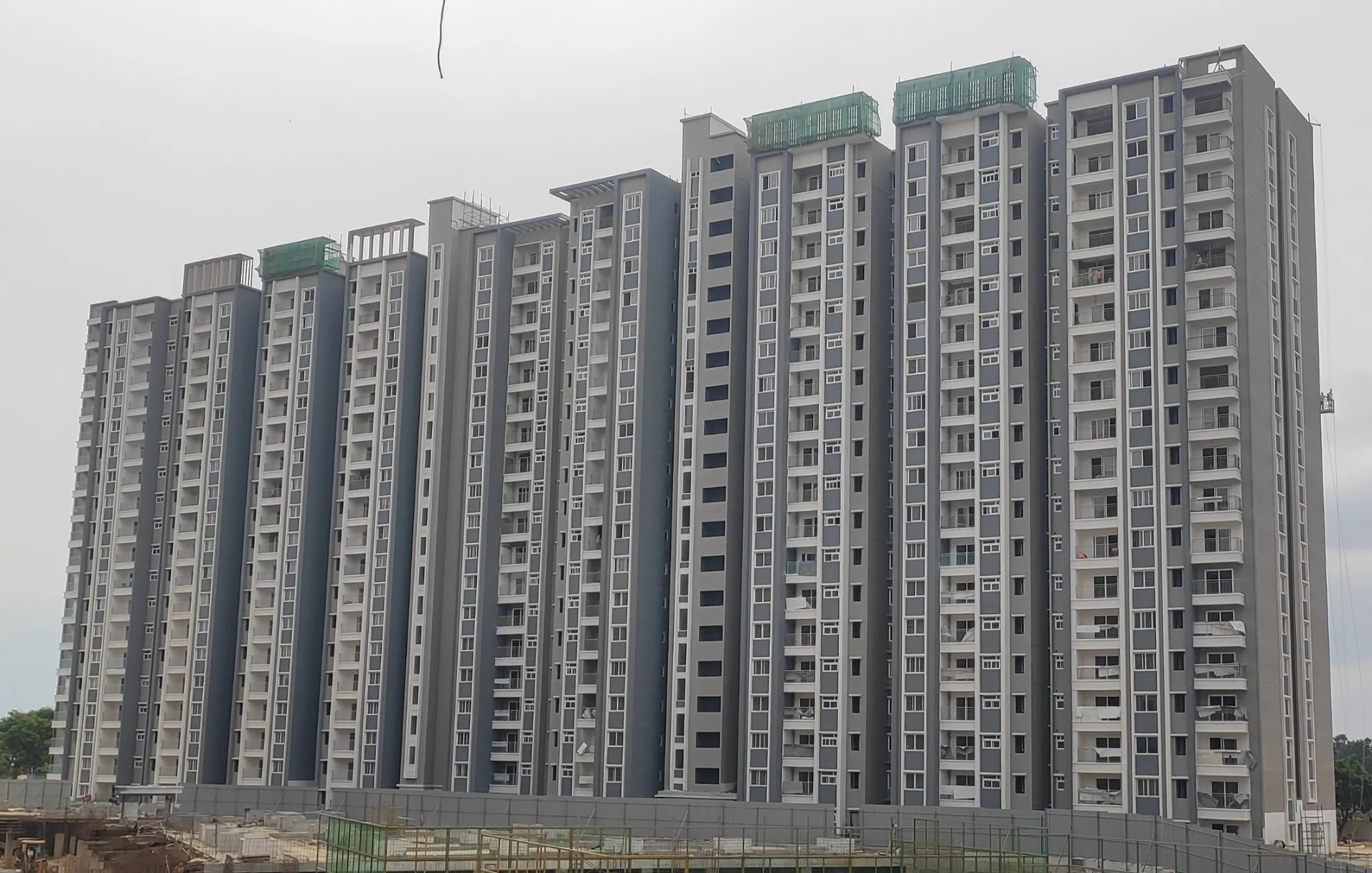 Tower D & E | External painting activities in progress.