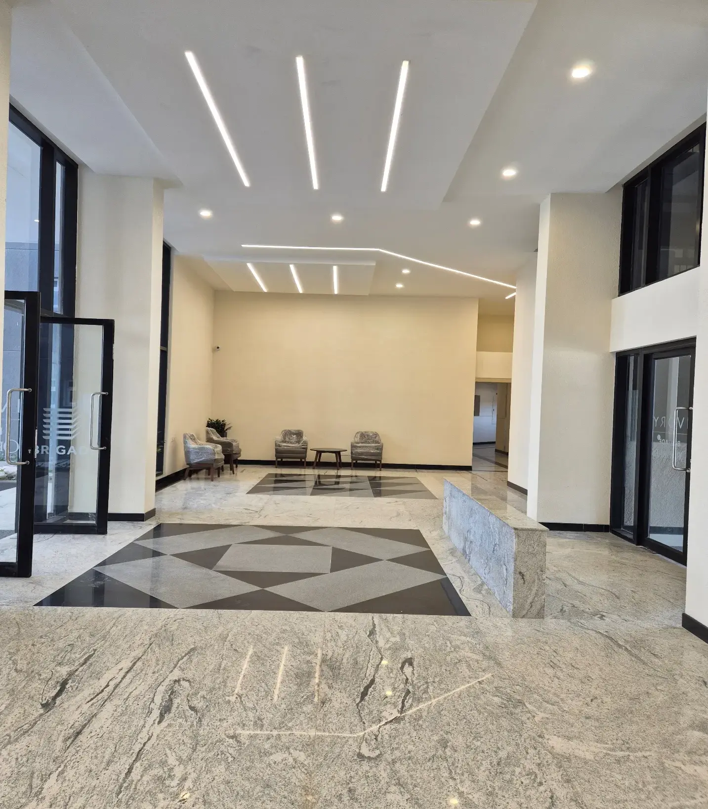 Ivory Phase 1 - G & H Tower Lobby