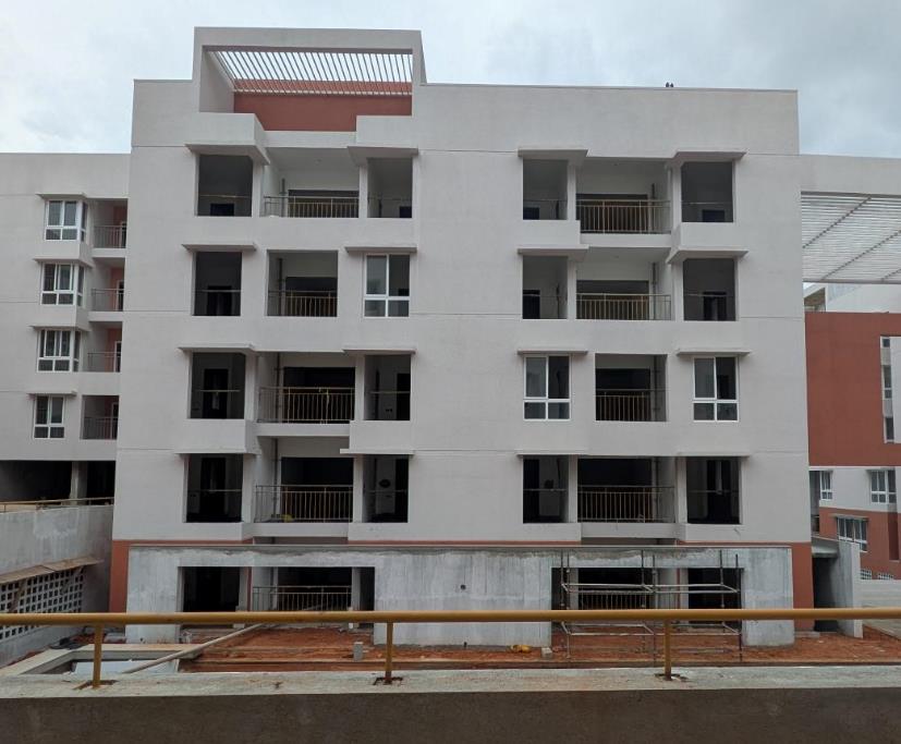 R Block External paint work in progress. Terrace clay tile finishing work completed. Basement VDF completed. Lift installed. Common area (Lift lobby and staircase) finishing work in progress.