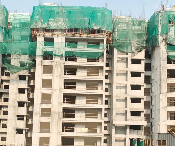 Tower – F: Tenth floor slab completed.