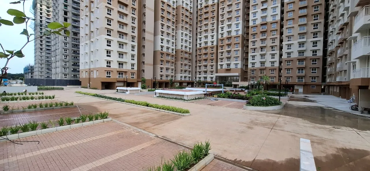 Podium Central Courtyard Area Hardscape and Softscape work completed
