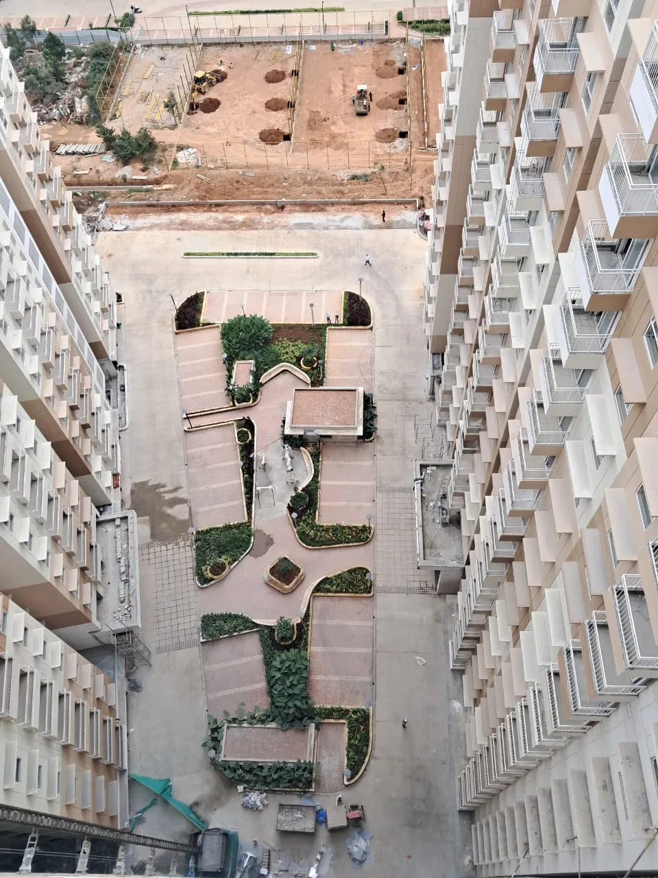 LUMINAIRE – Central podium completed