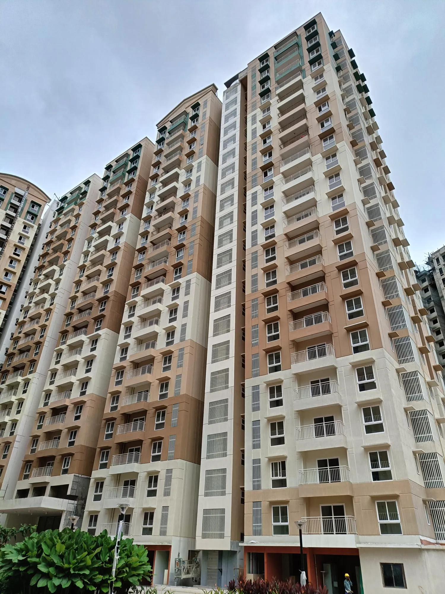 LUMINAIRE – Wing C:  Above Terrace floor level painting work