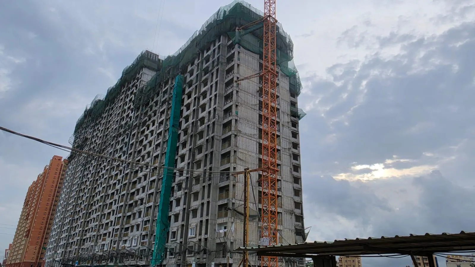 17th FLOOR SLAB IN PROGRESS