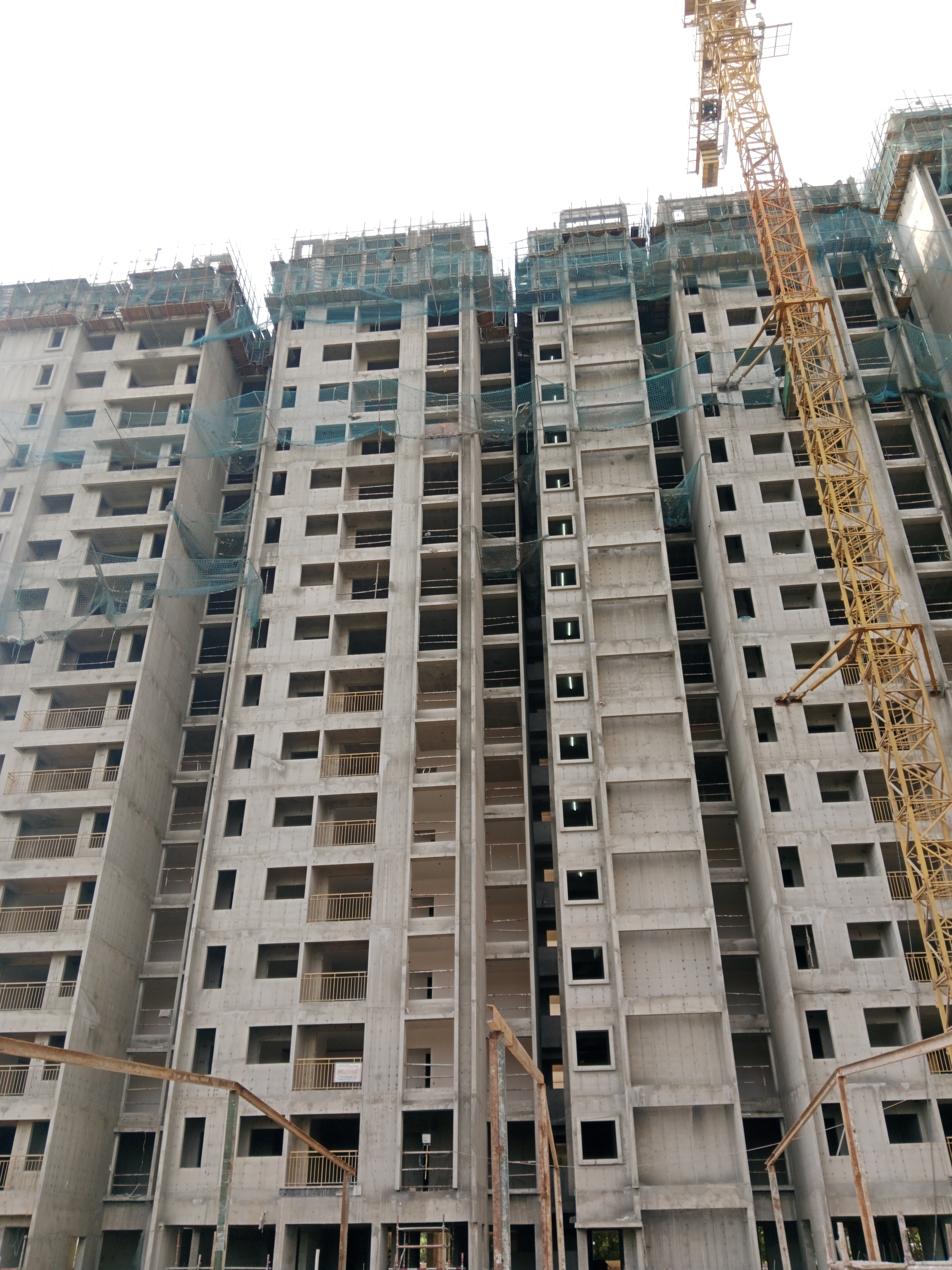 Eighteenth Floor shuttering & reinforcement is in progress.