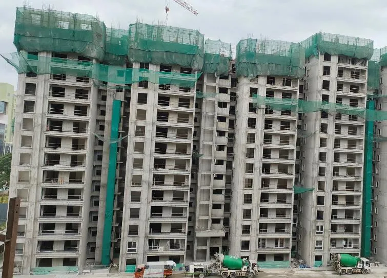 TOWER – E: Thirteenth floor slab completed.