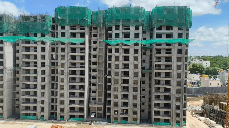 Tower – L: Fourteenth floor slab cast
