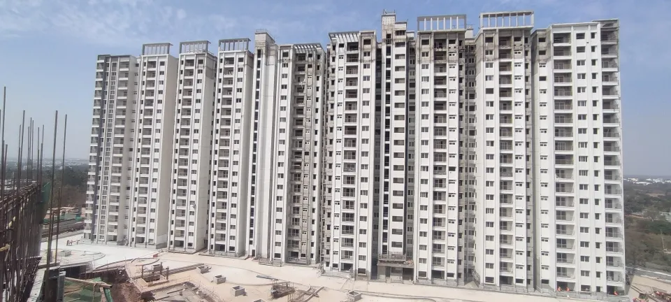 Tower D & E- External painting activities are in progress.