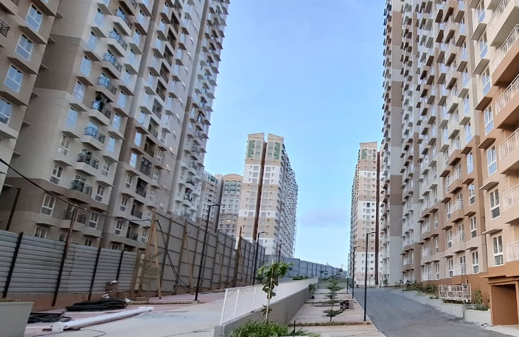 West side driveway and car parking area WIP