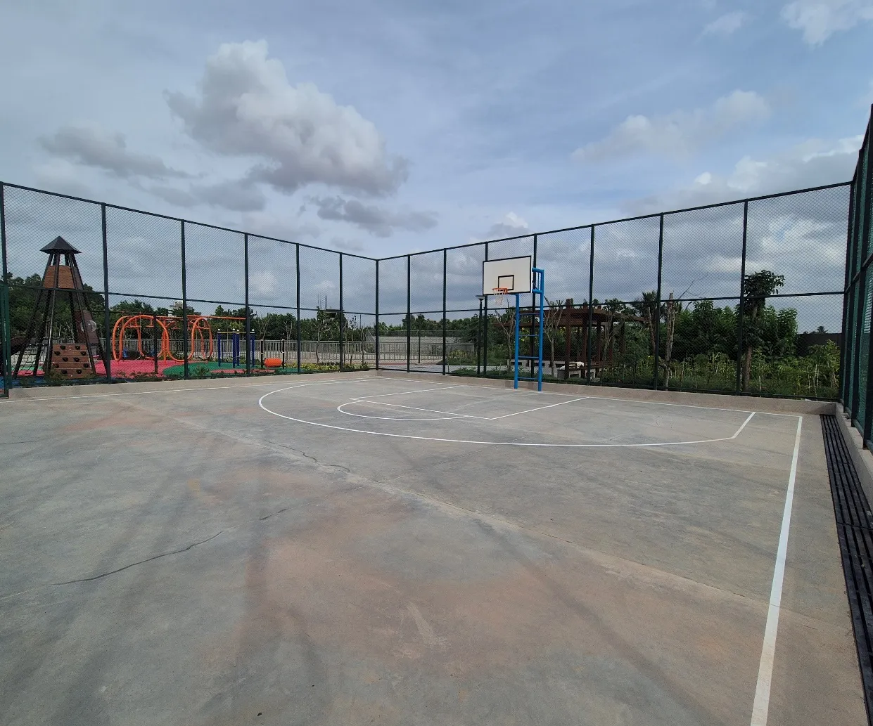 Half basketball court & Seating pavilion