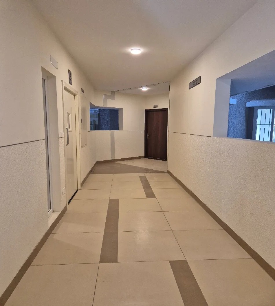 IVORY PHASE – 1 - Typical floor Lift lobby and Corridor - Tower - G, H & I