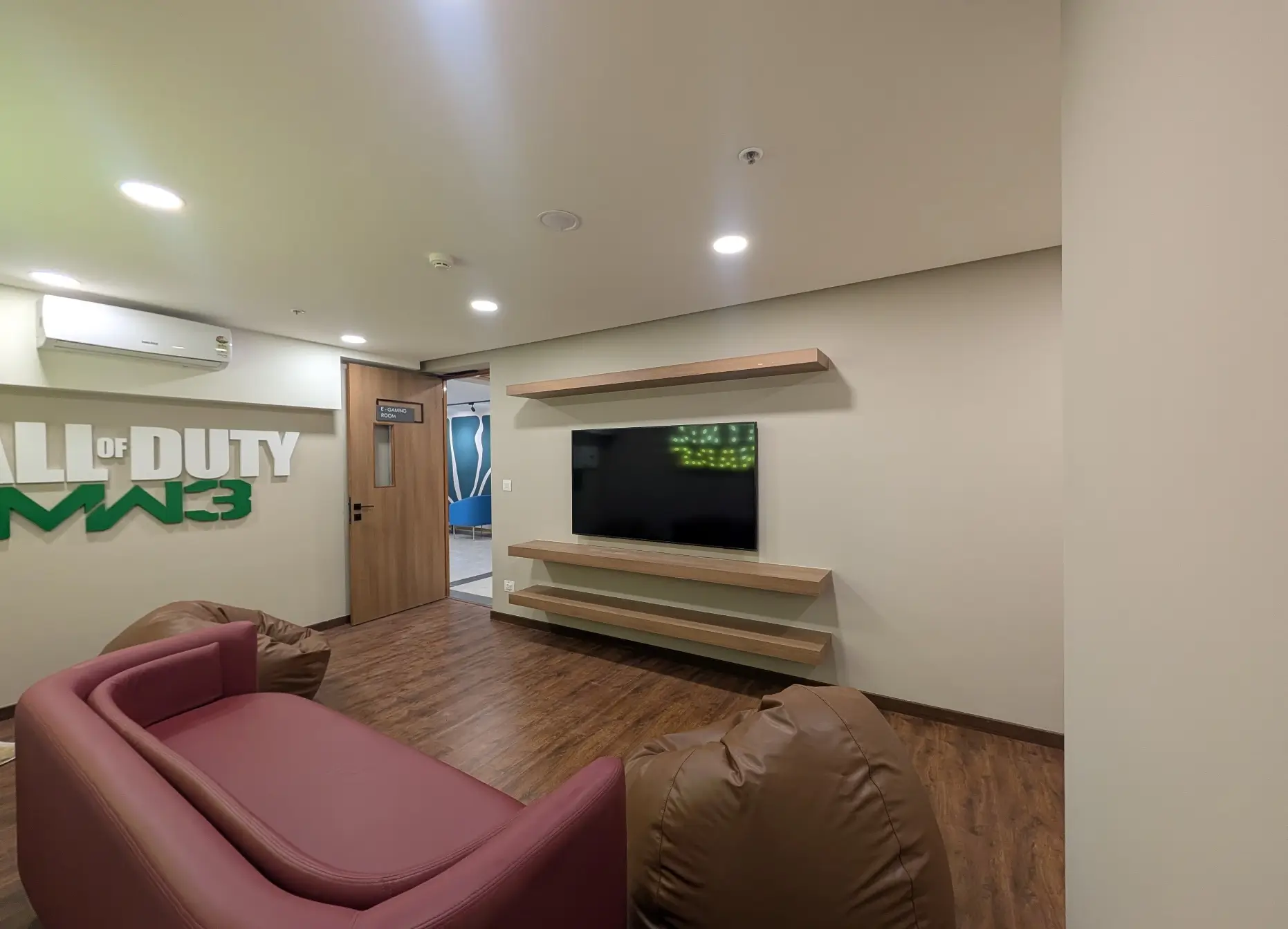 Clubhouse – E Game Room