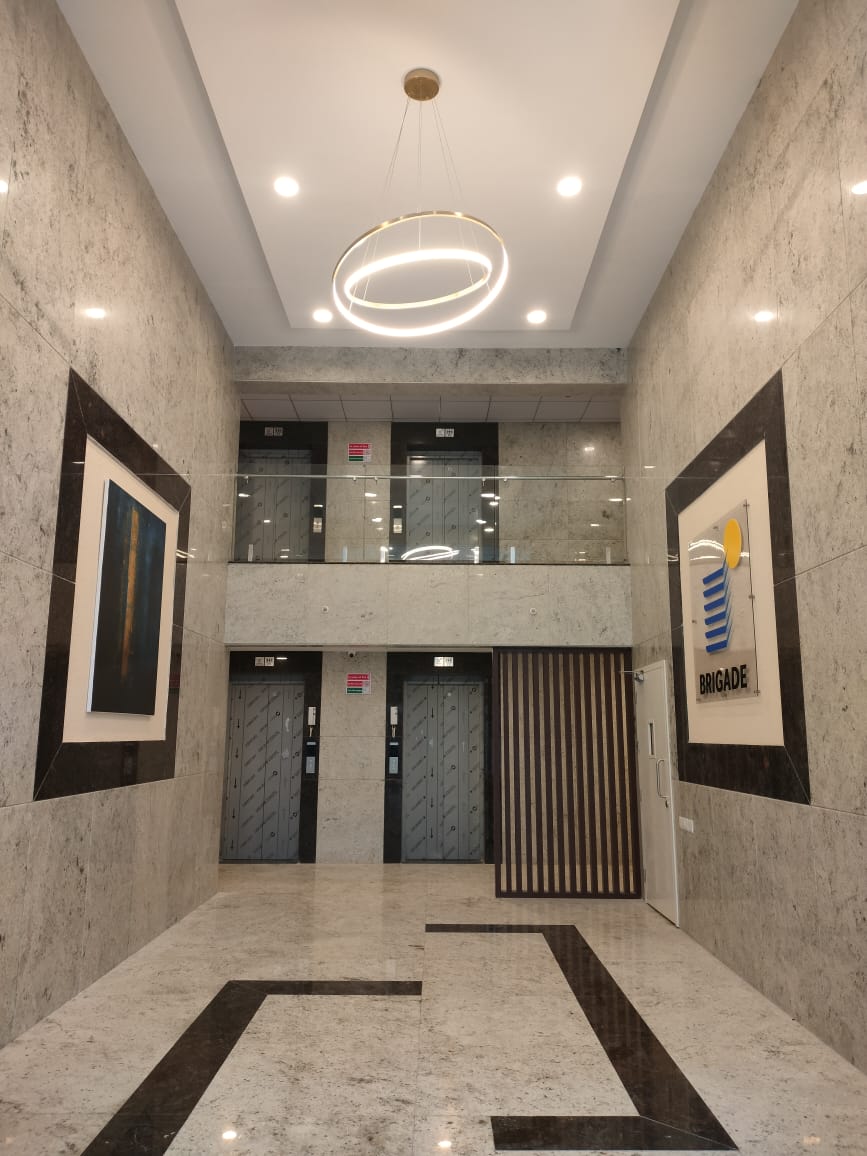 Entrance lobby & staircase