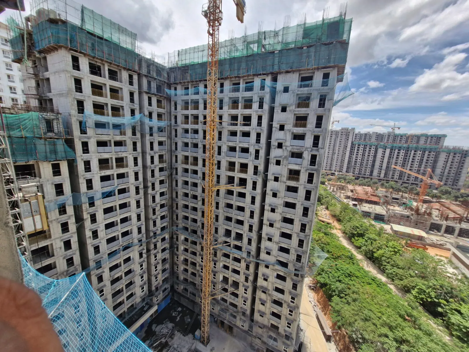 Wing A – 21st floor slab shuttering in progress