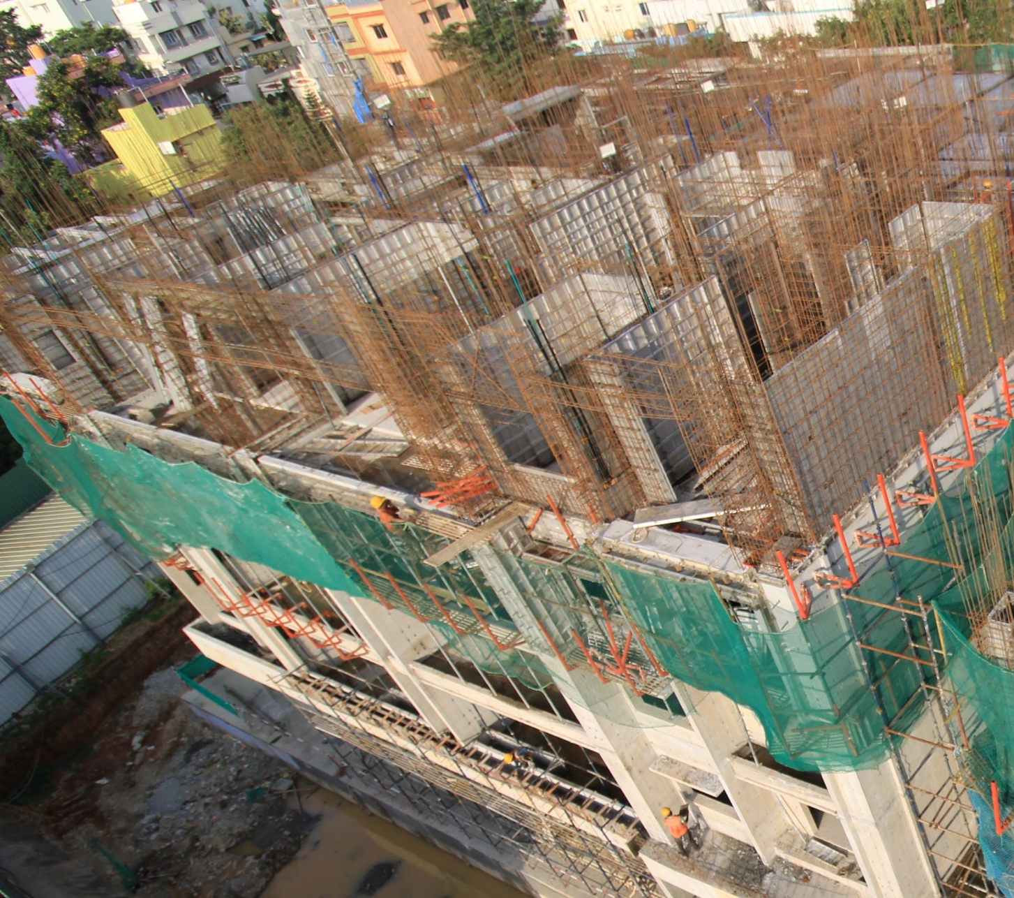 Tower-D : 4th Floor Slab Completed; 4th to 5th Floor Wall/Slab in Progress